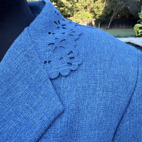 BEAUTIFUL ALFRED DUNNER BLUE SUIT-SKIRT SET WITH EYELET TRIM- PERFECT FOR SUMMER - Picture 2 of 5